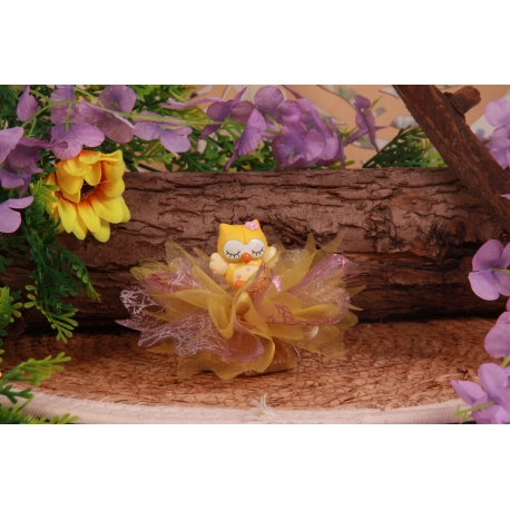 Chouette jaune sur tulle