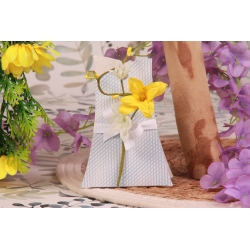 Piquet Easter jaune sur Arbre Gemme