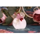 Papillon rose sur Louna blanche