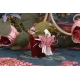 Papillon rose sur seau bordeaux