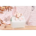 Fleur sur boite dentelle bleue