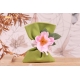 Fleur cosmos sur pochon vert