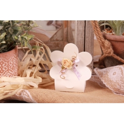 Fleur écrue sur boîte fleur blanche - Boîtes à dragées - Dragées Braquier